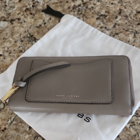Marc Jacobs Gray Leather Wallet - Picture 14 of 16